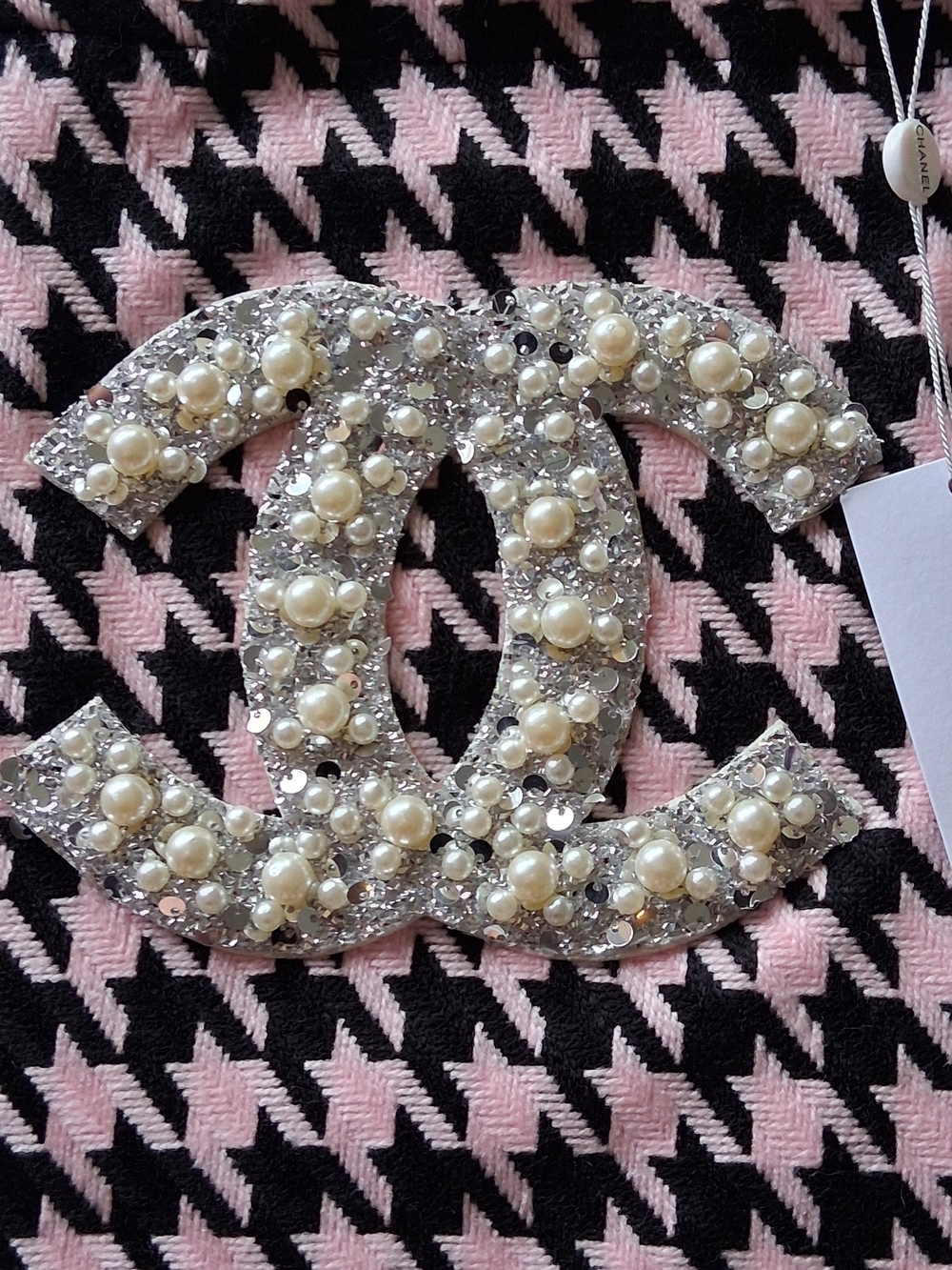 Chanel GWP Pink & Black Houndstooth Tote with Pearl CC Logo - Picture 5 of 13